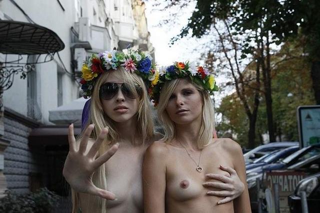 Активистки Фемен не скрывают прелестей 3 фотография Активистки Фемен не скрывают прелестей 3 фотография