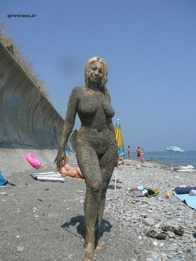 Блондинка с большими буферами на отдыхе 14 фотография Блондинка с большими буферами на отдыхе 14 фотография