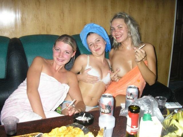 Молодые девушки отрываются в сауне 10 фотография Молодые девушки отрываются в сауне 10 фотография