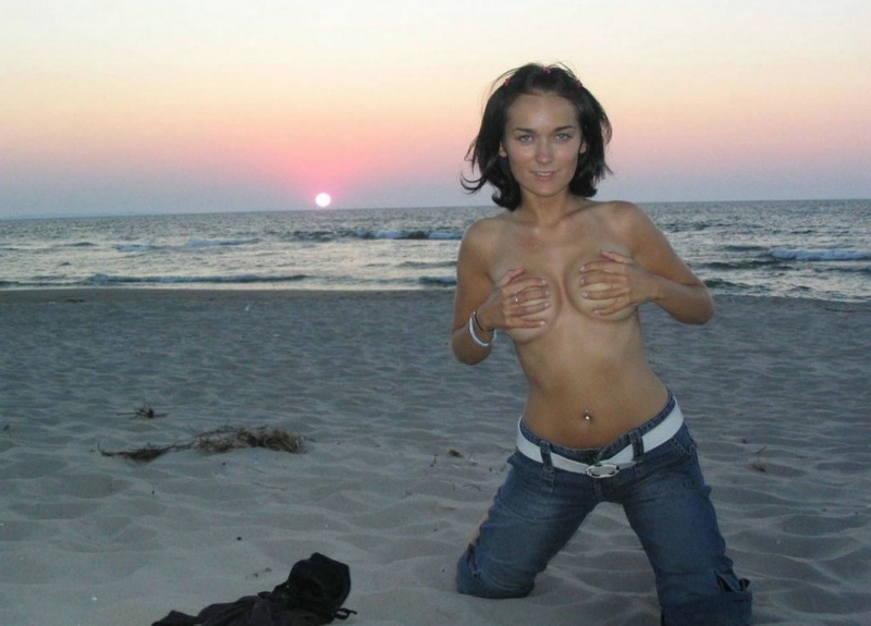 Брюнеточка умеет глубоко заглатывать член 12 фотография Брюнеточка умеет глубоко заглатывать член 12 фотография