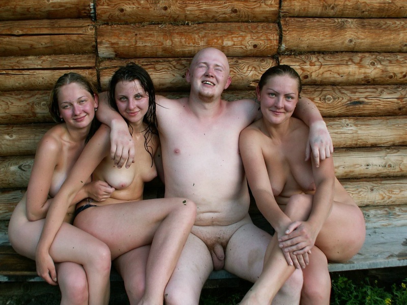 Мужики выставили члены в бане с подругами 3 фотография Мужики выставили члены в бане с подругами 3 фотография