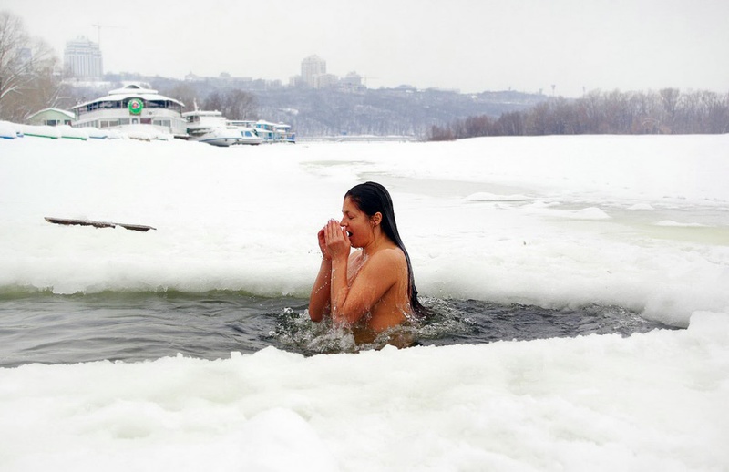 Оголенные секретарши купаются в проруби 11 фотография Оголенные секретарши купаются в проруби 11 фотография